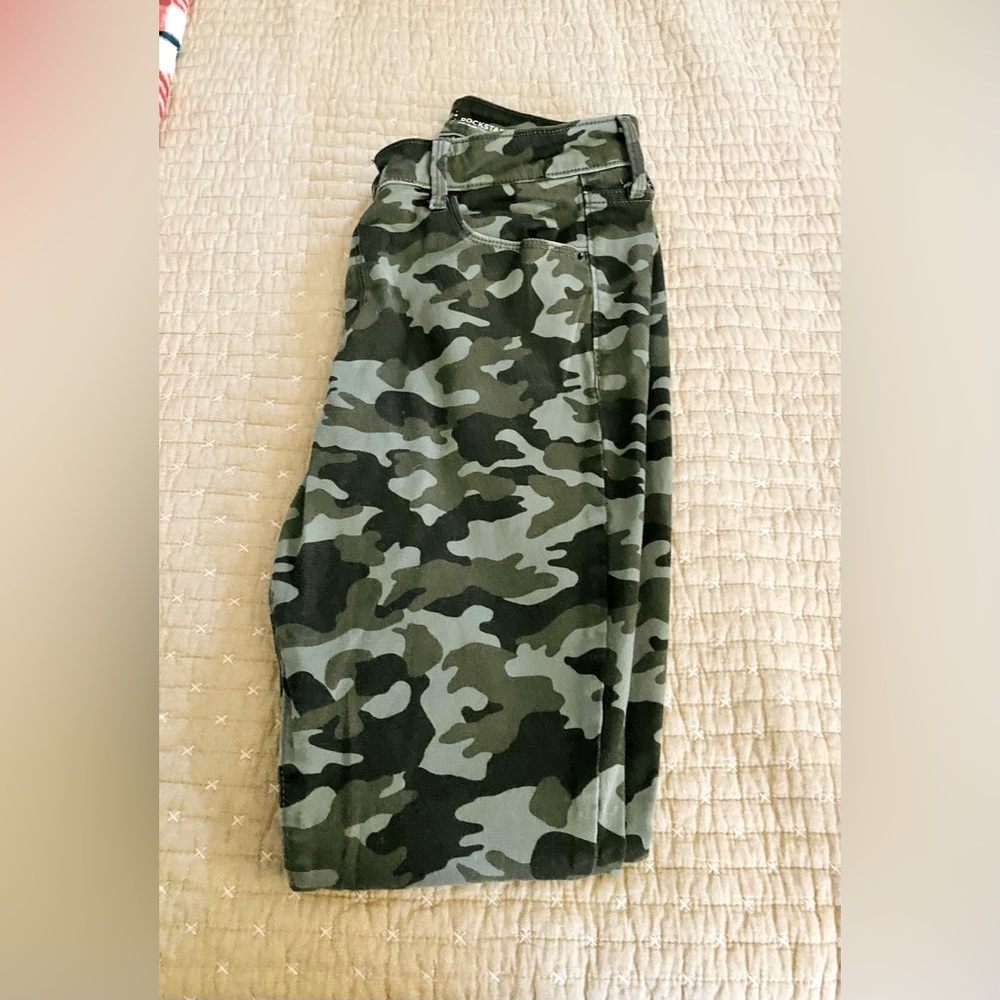 Old Navy camouflage Rockstar mid-rise jeans 12